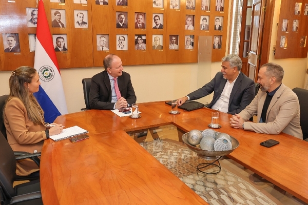 Aúnan esfuerzos para promover y captar inversiones extranjeras en Paraguay - MarketData