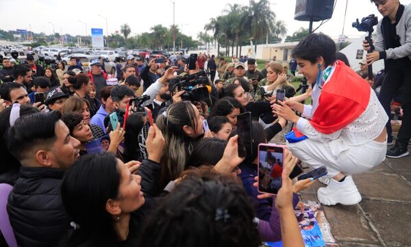 (GALERIA)Así se vivió la llegada de Aye Alfonso en el aeropuerto