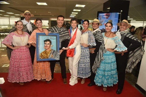 Ganadora de Factor X volvió al Paraguay