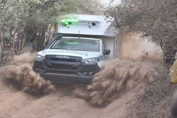 ¡Ambulancia a la vista! Auxilian a dos aficionados del Transchaco Rally heridos - Nacionales - ABC Color