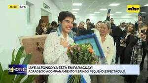 ¡Aye Alfonso ya está en Paraguay!: agradeció acompañamiento y brindó pequeño espectáculo  - ABC Noticias - ABC Color