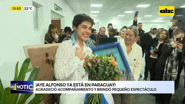 ¡Aye Alfonso ya está en Paraguay!: agradeció acompañamiento y brindó pequeño espectáculo - ABC Noticias - ABC Color