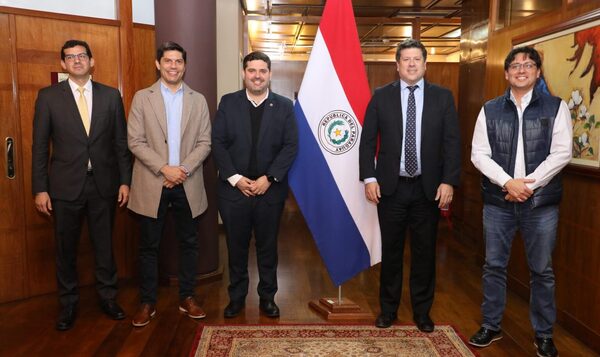 Empresa boliviana anuncia inversi贸n en el sector av铆cola en Paraguay - Revista PLUS