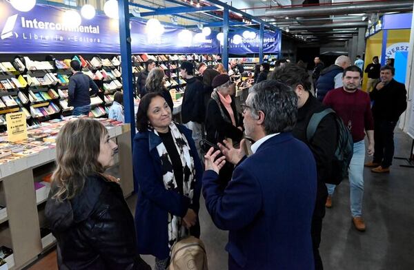 Tres autores contarán su experiencia sobre cómo escribieron y publicaron su primer libro - Nacionales - ABC Color