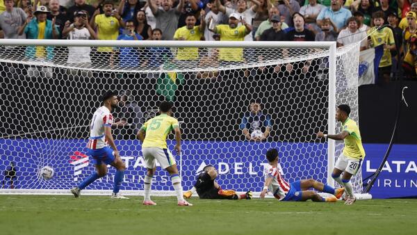 Paraguay es goleado por Brasil y queda fuera de la Copa América