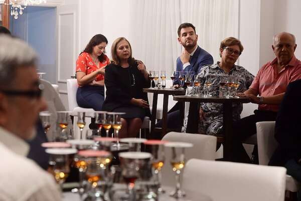 Cata y maridaje de whisky en la embajada de Perú - Sociales - ABC Color