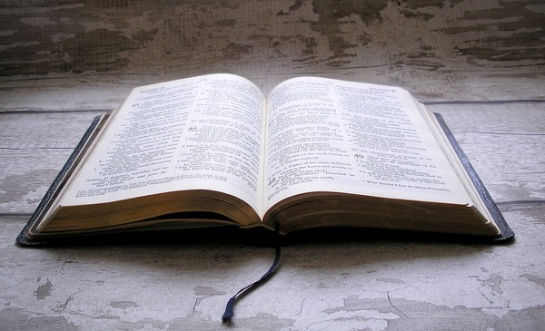 Oklahoma ordena a sus escuelas que enseñen la Biblia a sus estudiantes