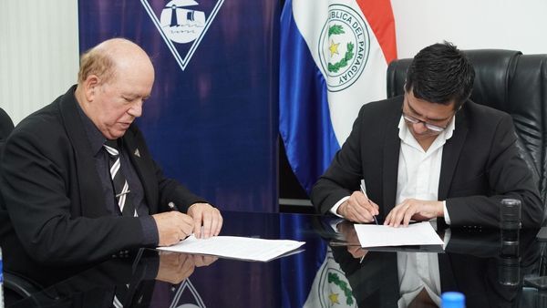 Gobernación firma acuerdo con universidad privada para otorgar media beca