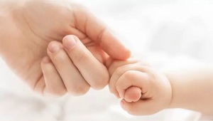 Fiscalía lanza alerta por bebé desaparecido tras recibir alta médica