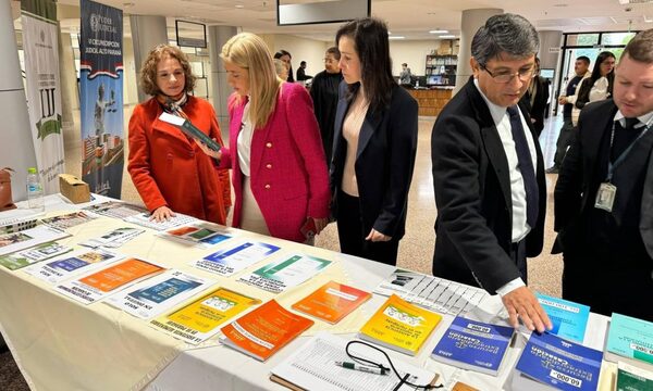 Exitosa feria de libros y capacitación de bases de datos en sede judicial de CDE