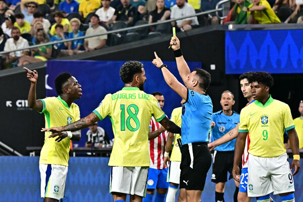 Versus / "Kaku" dispara contra Vinicius: "Se tiene que dedicar a jugar solamente"
