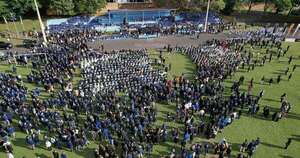 La Nación / Desfile del Colegio San José por 120 años de vida institucional - OJO Galería