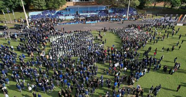 La Nación / Desfile del Colegio San José por 120 años de vida institucional - OJO Galería
