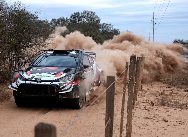 Versus / Galanti y Toyotoshi golpean la mesa para estar a tiro de la "22"
