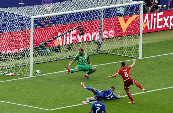 Suiza, muy superior, tumba a la campeona - Fútbol Internacional - ABC Color