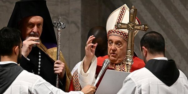 El papa llama a construir una iglesia de “puertas abiertas”