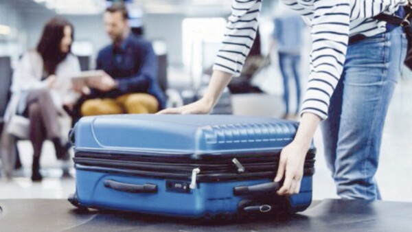 “Quiero viajar a España, pero mi marido me chantajea para no ir”