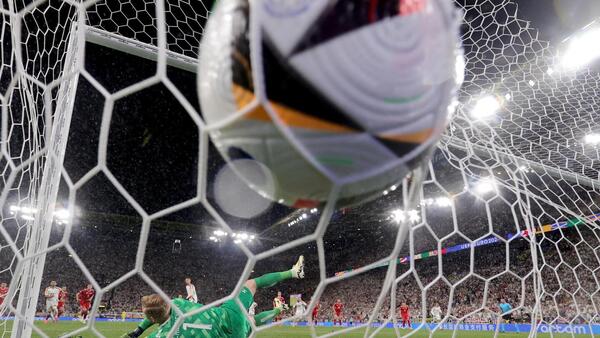 La UEFA destaca la tecnología que rodea al balón de la Euro