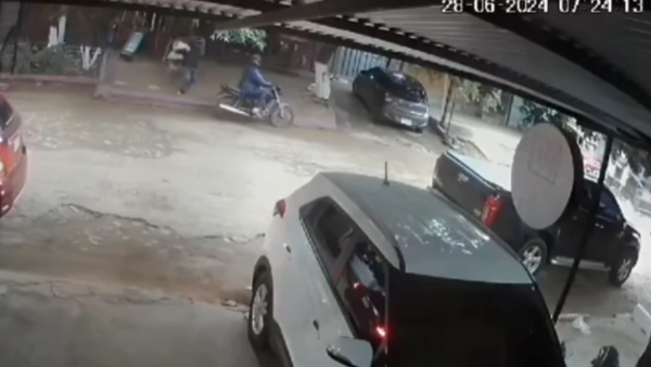 En un minuto: Motochorros se llevan G. 120 millones de un comercio de Caaguazú