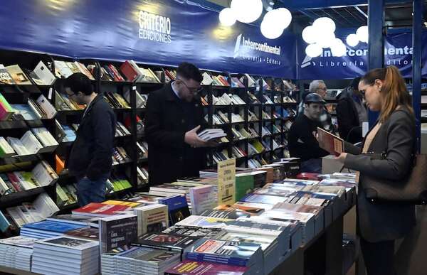 FIL Asunción sigue hoy con homenajes y música en vivo - Literatura - ABC Color