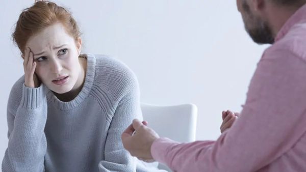 “Mi pareja me deja la autoestima por el piso con todos sus insultos”