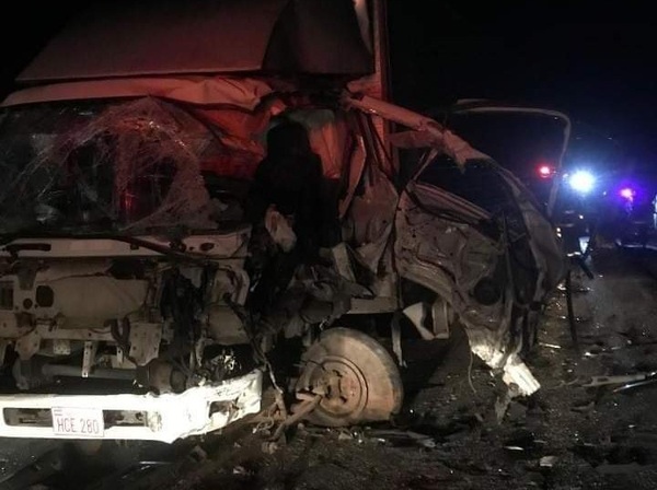 Accidente con derivación fatal en Emboscada deja dos fallecidos y varios heridos - Noticiero Paraguay
