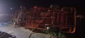 Accidente con derivación fatal en Emboscada deja dos fallecidos y varios heridos