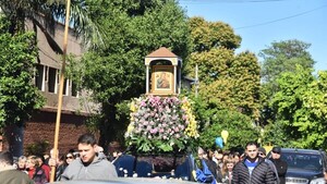 Con colorida procesión rinden homenaje a Virgen del Perpetuo Socorro en Asunción