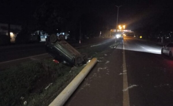 Joven sale ileso de violento accidente en el kilómetro 6,5