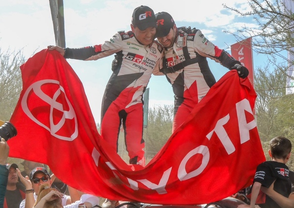 Alejandro Galanti agiganta su leyenda con un nuevo título en el Transchaco Rally