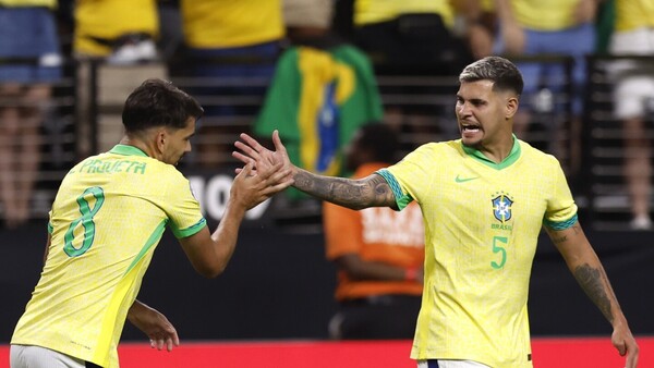 Bruno Guimarães se queja de la rigidez de la Conmebol