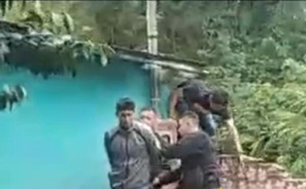 En el barrio Guaraní, los vecinos demostraron su compromiso con la seguridad al reducir a un joven que supuestamente había despojado a una mujer de su cartera