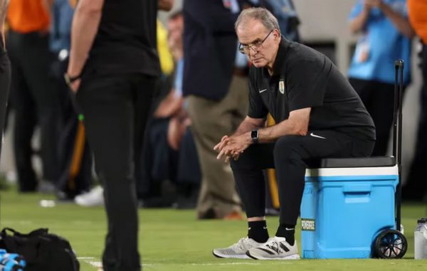 Señores, ¡puntualidad!: Bielsa, cuarto DT suspendido por salida tardía al campo