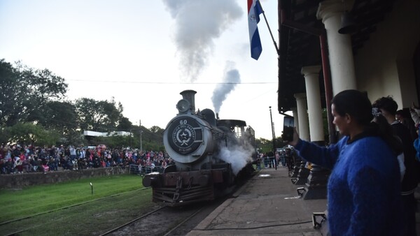 La Movida del Tren congrega a una multitud que revive a Ypacaraí