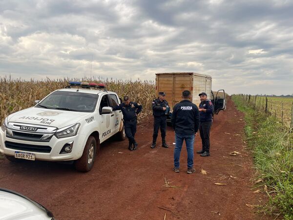 “Piratas del asfalto” no dan tregua y vacían otro camión de encomiendas en Alto Paraná - La Clave