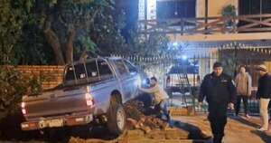 La Nación / Conductor alcoholizado atropelló una casa en Mariano Roque Alonso