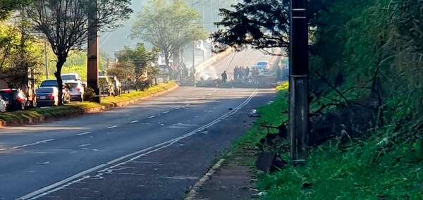 Cierran ruta PY07 para impedir desalojo de viviendas - ABC en el Este - ABC Color
