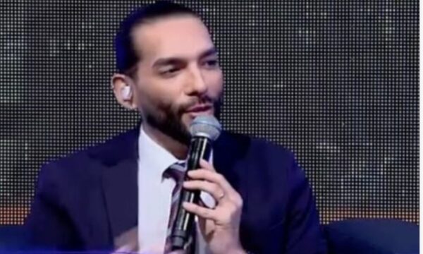 (VIDEO)¡Conductor de tv confesó que parejas le pechean tríos!