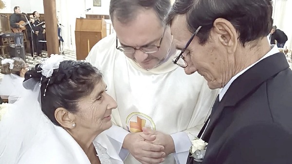 LUEGO DE 51 AÑOS JUNTOS DIJERON EL “SÍ QUIERO”