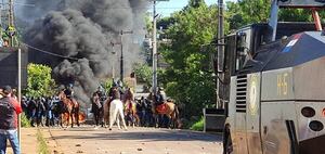 Pobladores resisten y se generan violentos enfrentamientos con heridos en la ruta  - ABC en el Este - ABC Color