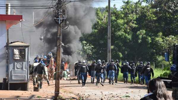 Continúa ambiente tenso en intento de desalojo en asentamiento de Ciudad del Este