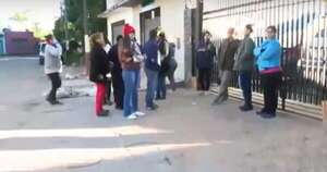 La Nación / Reclaman destitución del director de la Escuela Básica Ignacio A. Pane
