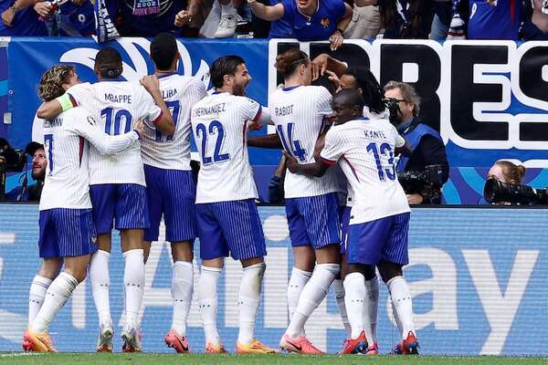 Eurocopa 2024: Francia ganó con un gol en contra y clasificó - Fútbol Internacional - ABC Color
