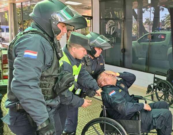 Jefe de la Policía Motorizada de Alto Paraná y otros agentes heridos en batalla campal - ABC en el Este - ABC Color