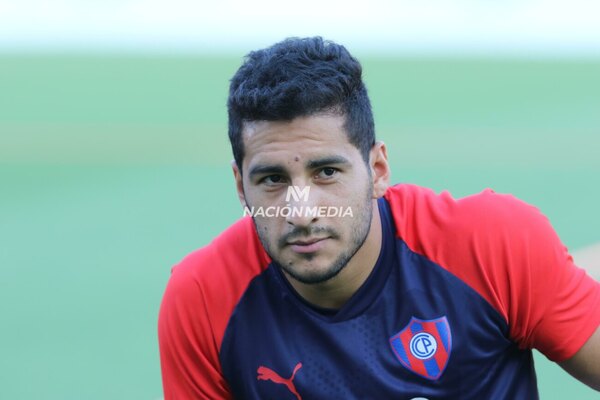 Versus / Cecilio Domínguez sorprende con su nueva faceta en la pretemporada de Cerro Porteño