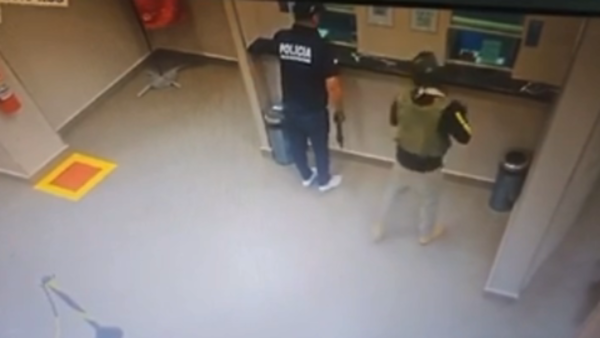 «POLICÍAS» ROBARON MILLONES DE UNA EMPRESA
