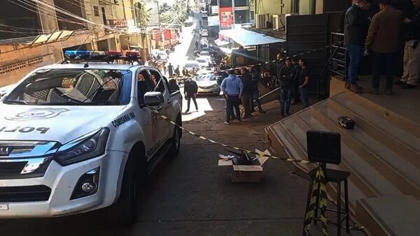 Asaltantes vestidos de policías roban más de G. 200 millones en CDE - Radio Imperio 106.7 FM