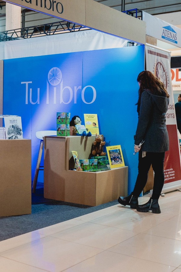 Estand de papel en la FIL Asunción rinde homenaje al libro impreso