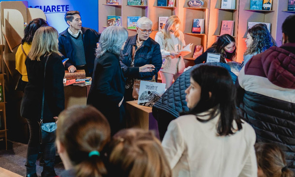 Estand de papel en la FIL Asunción rinde homenaje al libro impreso - OviedoPress