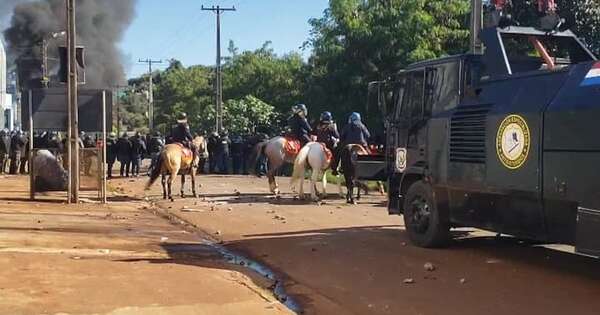La Nación / Otro episodio violento en intento de desalojo de la conflictiva finca 66 de CDE